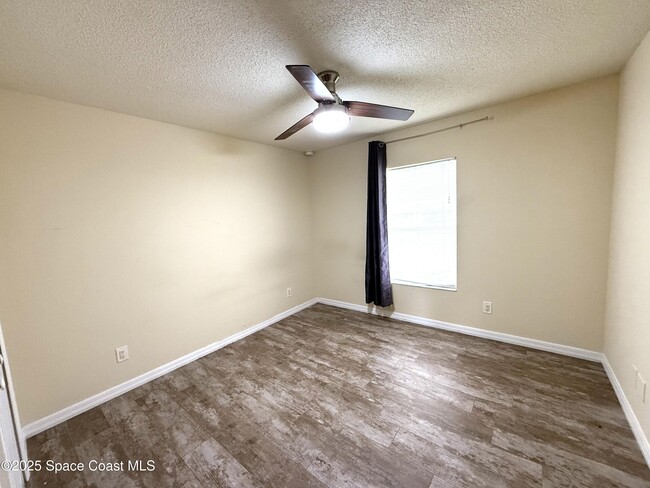 Building Photo - 1116 Glancy Ave NW
