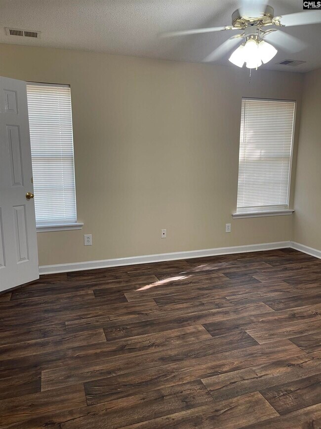 Building Photo - 722 Wildlife Ln