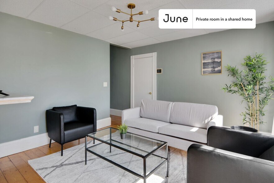 Building Photo - Room in Shared 4 bed/1 bath home