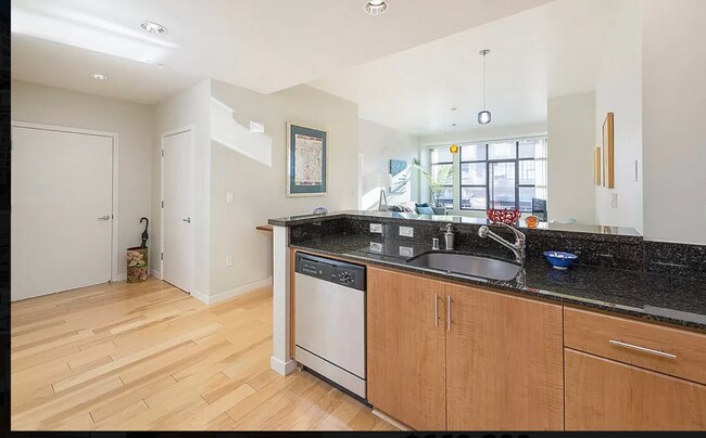 Building Photo - 288 3rd St