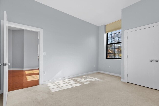 Building Photo - 72 Ashland St