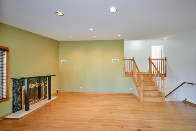 Building Photo - 8418 W Crain St