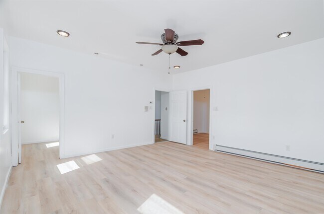 Building Photo - 147 Ave E