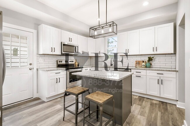 Building Photo - 429 E Mithoff St