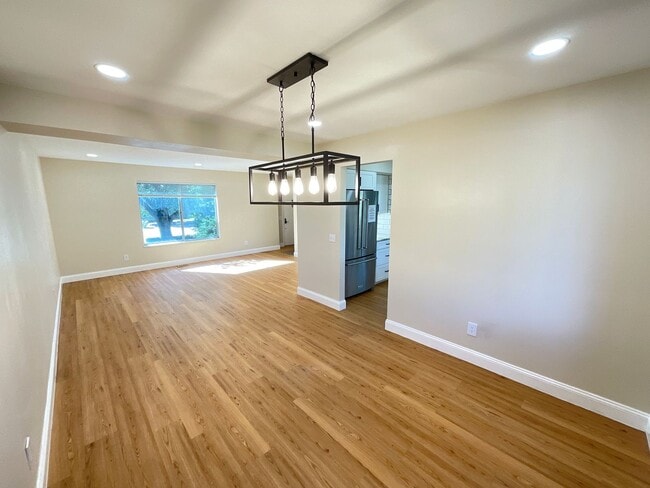 Building Photo - 4 Bedroom Home Available Near E Cheyenne M...