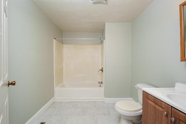 Building Photo - 114 Ida St