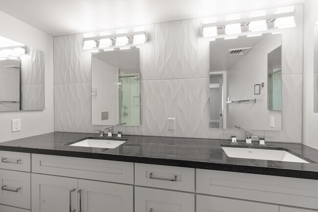 Building Photo - 6502 N Central Ave