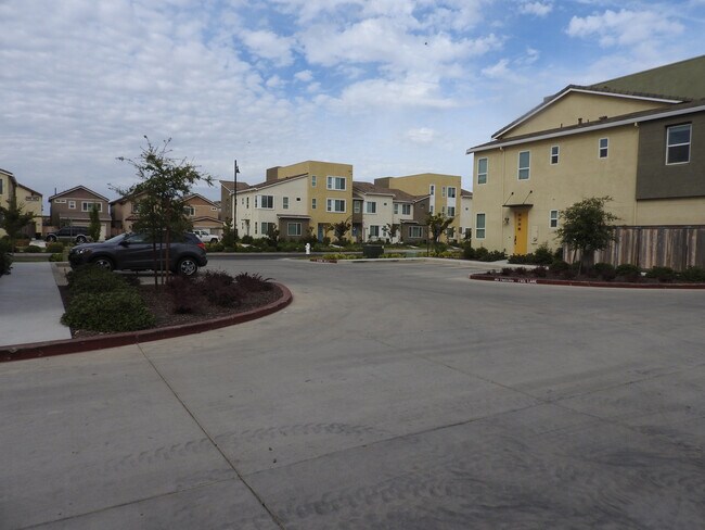 Building Photo - Beautiful Patio Home