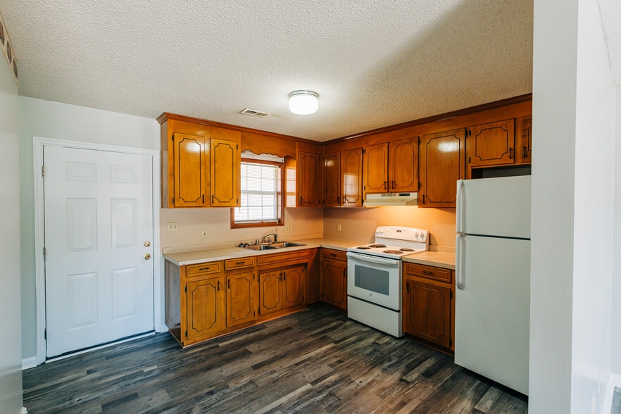 Building Photo - 1210 Douglas MacArthur St