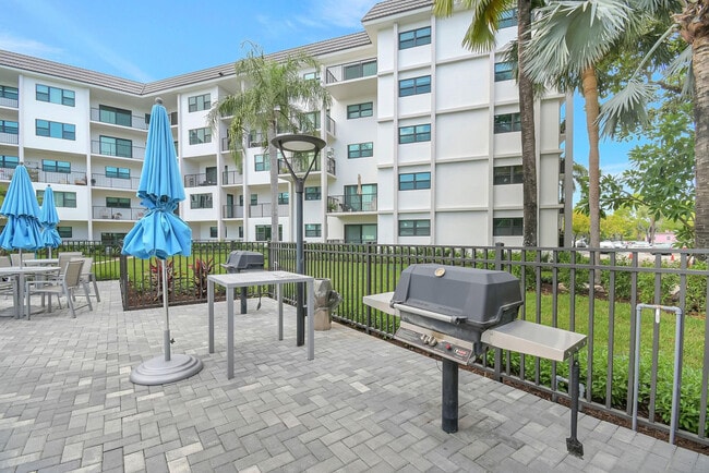 Building Photo - 1000 River Reach Dr