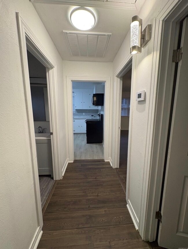 Building Photo - Duplex - 2117