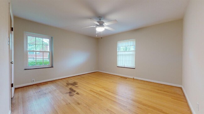 Building Photo - 31 S Tealwood Dr