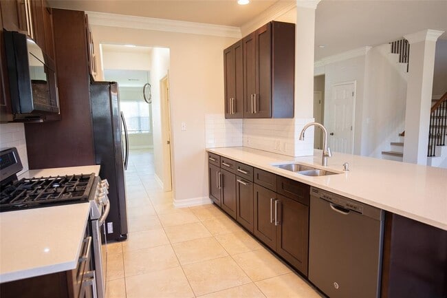 Building Photo - 9512 Bromsgrove Dr