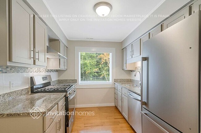 Building Photo - 911 Buckingham Rd