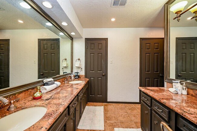 Building Photo - 11503 Briar Rose Dr