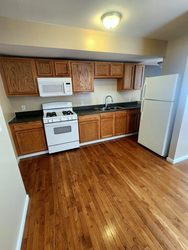 Building Photo - 603 Holly Hills Ave