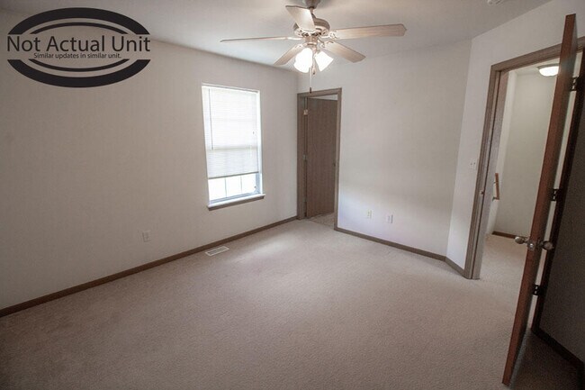 Building Photo - 1615 Citadel Dr