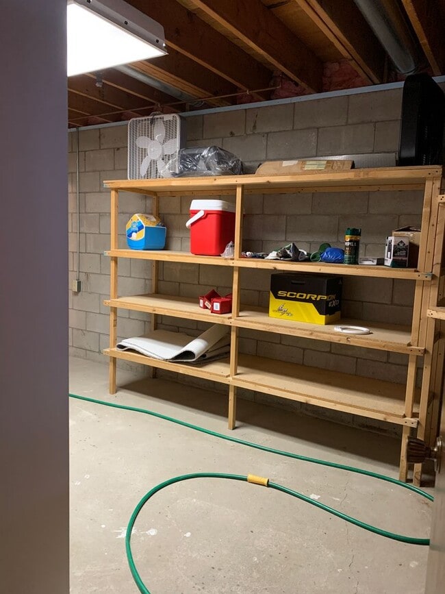 Building Photo - Executive 3 Bedroom Home