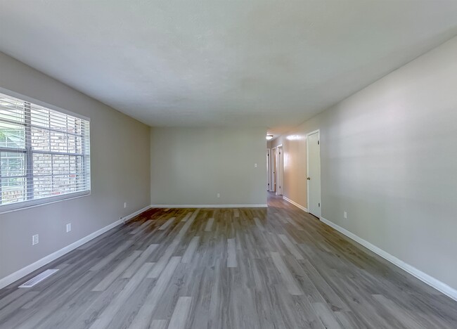 Building Photo - 1726 Hartsfield Rd