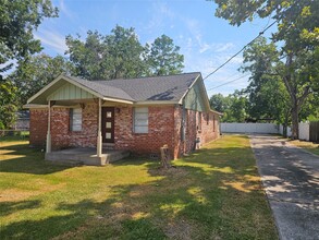 Building Photo - 5322 Pine Ave