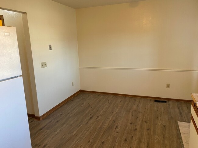 Building Photo - 396 Woodland Ave