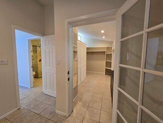 Building Photo - 5011 Lockhaven Ave