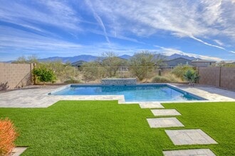Building Photo - Very Special Oro Valley Home with Pool and Mountain Views!