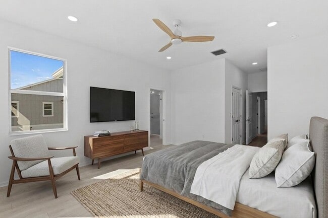 Building Photo - 4404 Longwood Lk Sq