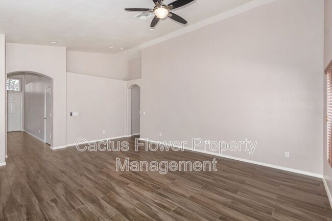 Building Photo - 308 W Liberty Ln