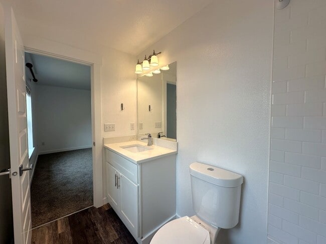 Building Photo - Modern & Stylish 4 Bed, 2.5 Bath Remodel!