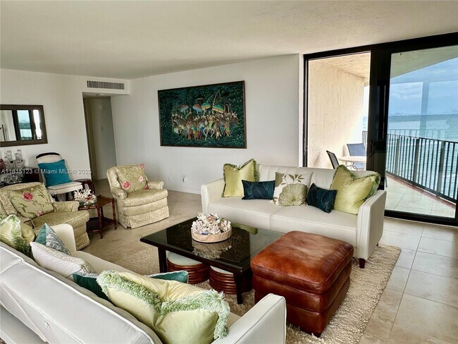 Building Photo - 5420 N Ocean Dr