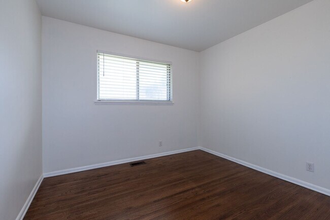 Building Photo - 3 Bed 1.5 Bath in Great Midtown Location!