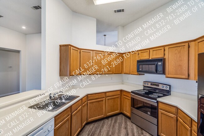 Building Photo - 1538 Evergreen Dr