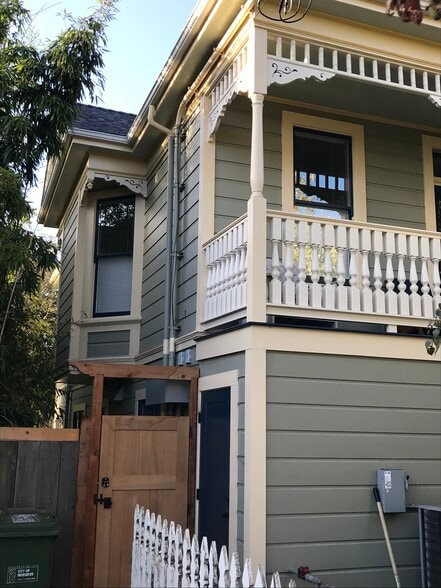 Building Photo - 932 Delaware St