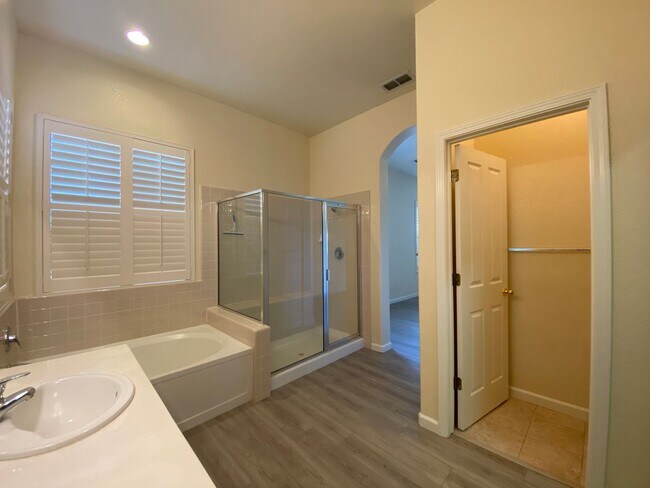 Building Photo - Beautiful Home in Stonelake Coming Soon!
