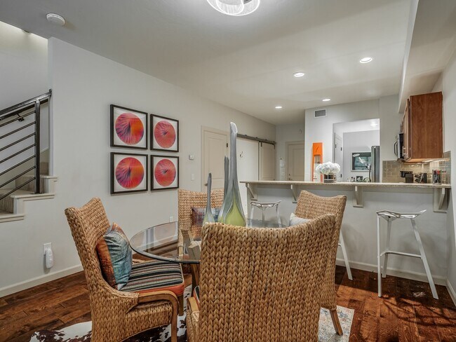 Building Photo - 2224 Kavanaugh Blvd