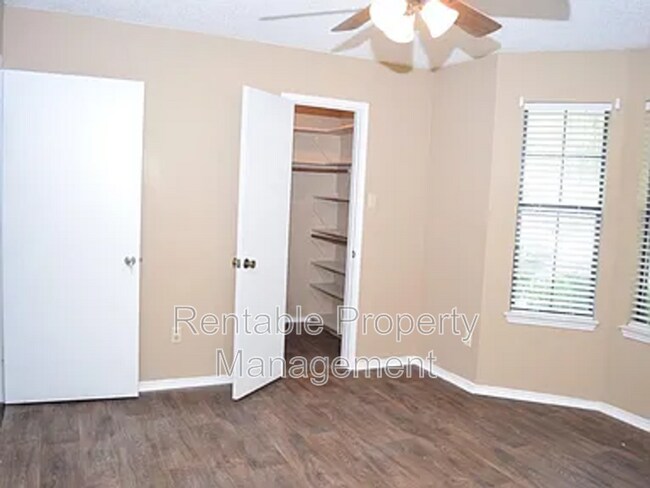 Building Photo - 9001 Wessex Ct