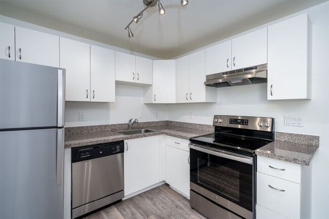 Building Photo - 2 bedroom 1 bath!!