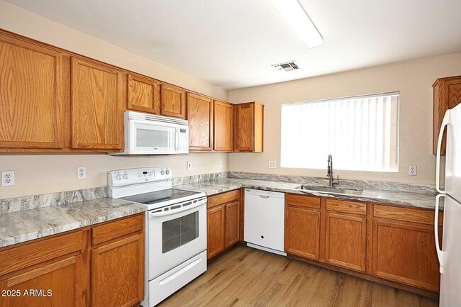 Building Photo - 10532 W Pomo St