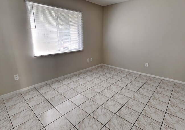 Building Photo - 1921 Truman Rd