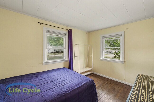 Building Photo - 2052 Collingwood Ave SW