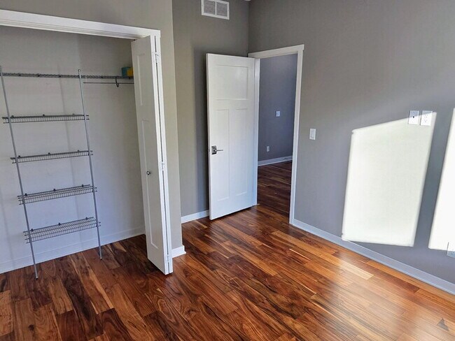 Building Photo - 482 NE Westgate Dr