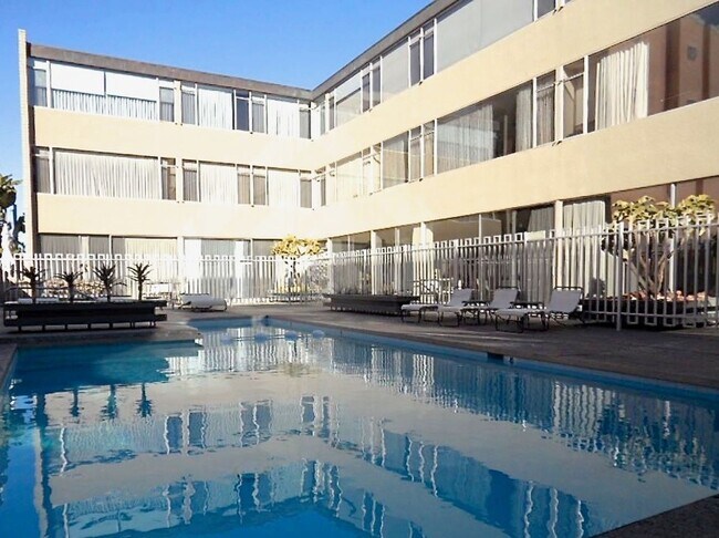 Building Photo - Mid-Century Modern Condo with Views of Balboa Park - 2 Bed x 2 Bath with Parking