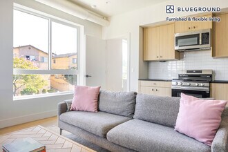 Building Photo - 611 N Virgil Ave