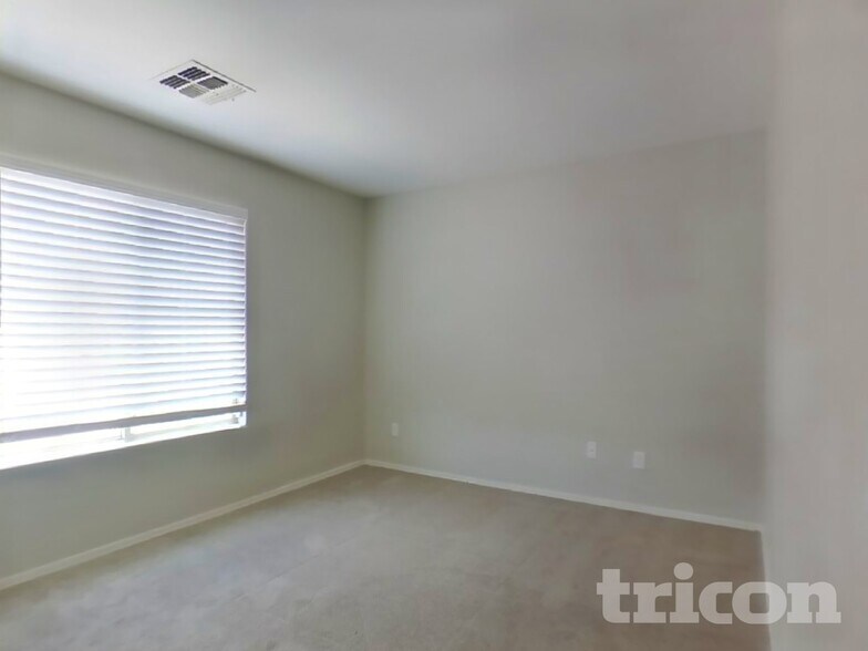 Building Photo - 43714 Cale Dr