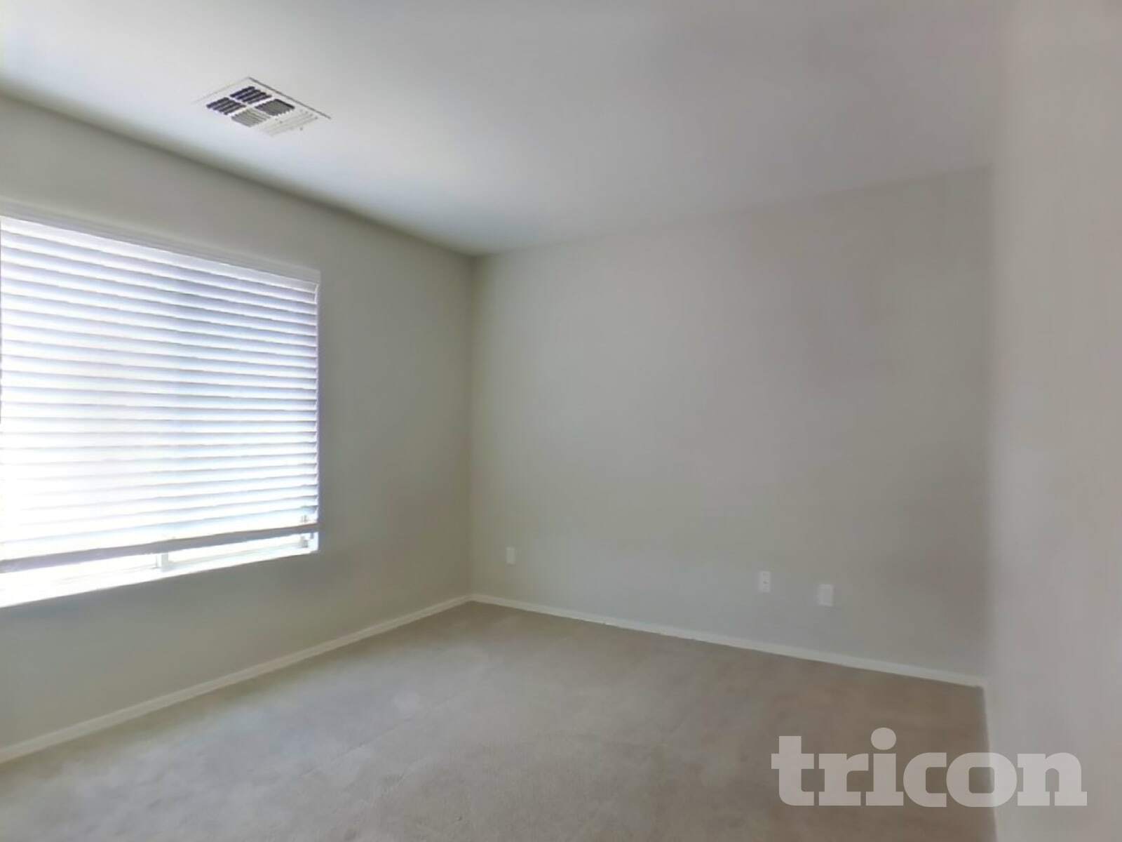 Building Photo - 43714 Cale Dr