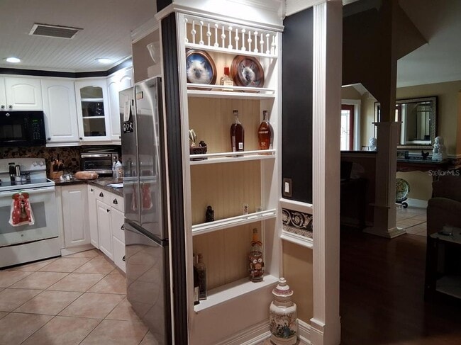 Building Photo - 12213 Saddle Strap Row