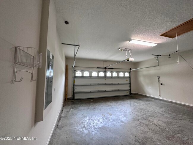 Building Photo - 65 Lone Eagle Way
