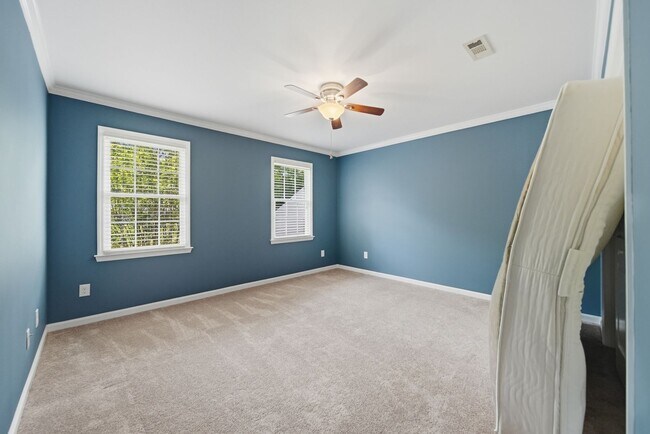 Building Photo - Beautifully Crafted 4BR Home with Sunroom, Office & Prime Location Near Downtown Hickory!