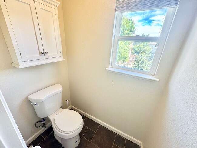 Building Photo - Beautiful 5 bed 3 bath Home in Wildhorse